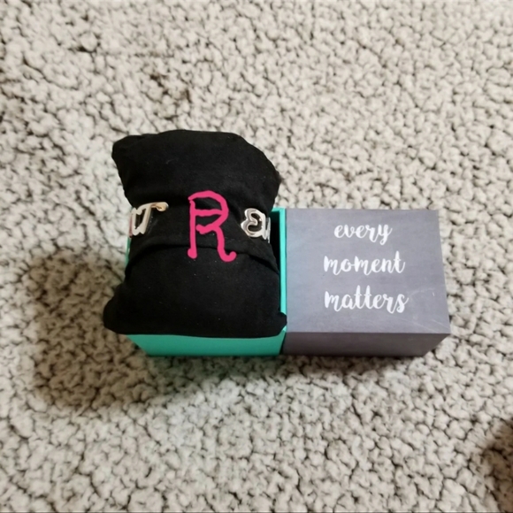 💖 2018 RUSTIC CUFF REGIFTER CHICAGO BRACELET RARE - Picture 2 of 5